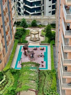 Cozy Apartment in Venice Luxury Residences BGC - 1