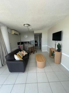 Heart of Yeppoon - Ocean View Apartment - 4