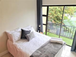 Serenity, Cosy Modern 2-Bed, 300m from the Beach - 4