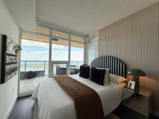 Deluxe Suites Downtown Toronto - 1