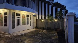 Karati Lakeview White Villa - 4