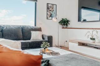 Luxury Family Stay-Spacious House & Granny Retreat - 6