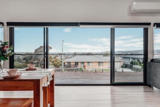 Luxury Family Stay-Spacious House & Granny Retreat - 5