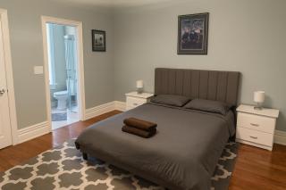 Spacious Townhouse close to Dundas Square! - 9