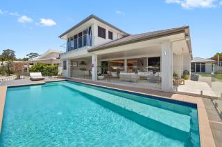 Waterfront Showpiece - 9