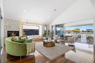 Waterfront Showpiece - 6