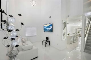 Spectacular, spacious, completely modern, huge home - 6