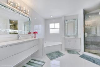 Spectacular, spacious, completely modern, huge home - 4