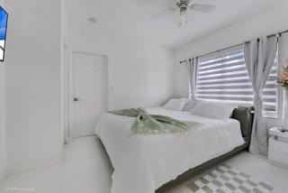 Spectacular, spacious, completely modern, huge home - 1