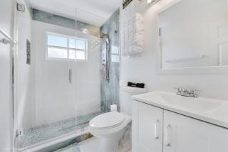 Spectacular, spacious, completely modern, huge home - 1