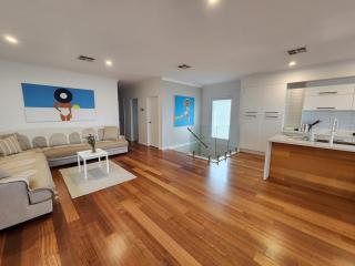 Beachfront Mid Coast Escape - 9