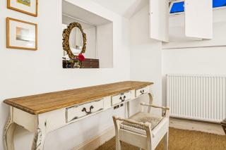 Amanzi Art House, African Soul, Charming 1BDR By AltoLuxo Short Lets & Serviced Accommodation With Free WiFi & Parking - 7