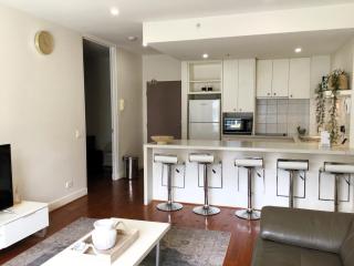 THE WATERFRONT APARTMENTS 1 Bedroom Executive Apartment with Courtyard Views located on the Geelong Waterfront - 2404 - 1