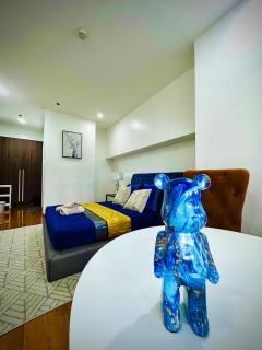 Posh Newly Renovated Milano Residences Poblacion Makati 110sqm - 2