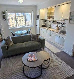 Luxury Penthouse Studio - Paris End of Collins St - 3