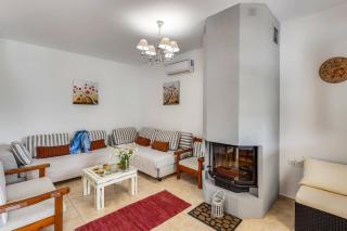 Villa Irines House by Villa Plus - 4