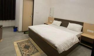 FabHotel Radhy Sham - 8