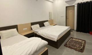 FabHotel Radhy Sham - 7