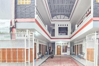 RedDoorz Syariah near Sukabumi Station - 6