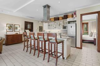 Eden Island Luxury Accommodation - 9