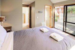 Earnslaw Central Views A - 1