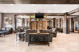 Comfort Inn & Suites - 8