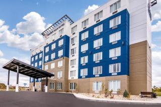 Comfort Inn & Suites - 9