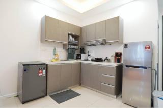 Highpark Suites by The Luxe - 6