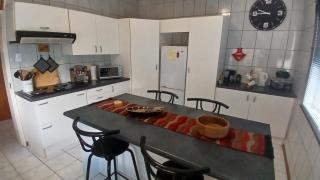 John-Lou's One-bedroom Apartment - 1