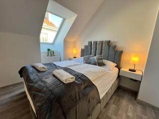 Spacious 2BR & 1LR Apartment Very Central in Vienna - 0
