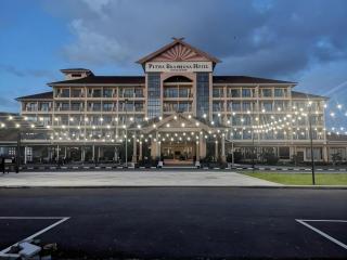 Putra Brasmana Hotel - 0