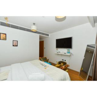 Golden Timber 2BR Al Raha Family Retreat - 4