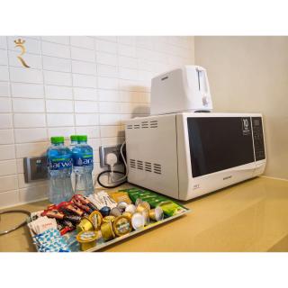 Golden Timber 2BR Al Raha Family Retreat - 1