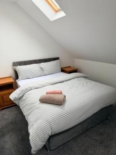 Modern 3 Bed with 3 Baths and Parking, Near Centre - 7