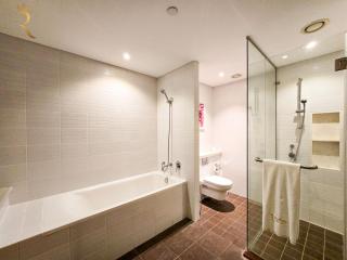 Golden Timber 2BR Al Raha Family Retreat - 7