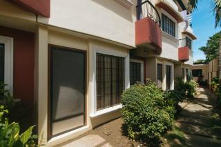 RedDoorz at Yssa Ademar near Robinsons Jaro - 4