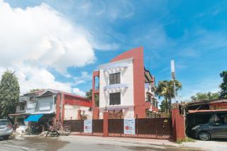 RedDoorz at Yssa Ademar near Robinsons Jaro - 8