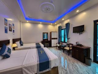 Sunrise Ocean Hotel & Rooftop Bar - 8