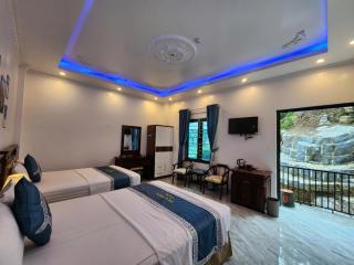 Sunrise Ocean Hotel & Rooftop Bar - 6