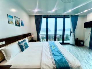 Sunrise Ocean Hotel & Rooftop Bar - 2