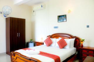 Queens Beach Hotel - 7