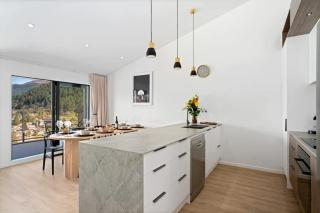 The Luxe Lookout LOCATION LOCATION LOCATION CBD 2 MINS - 4