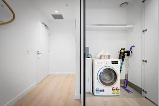 Brand New Luxurious 50th-Floor Ritz-Carlton Tower Apartment with Panoramic Garden Views - 5