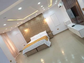 QW5 APARTMENTS and SUITE - 0