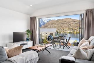 Alpine Serenity with Stunning lake and mountain views - 0