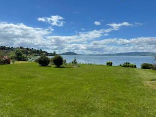 Panoramic Views of Rotorua's lake and Mountains - 9