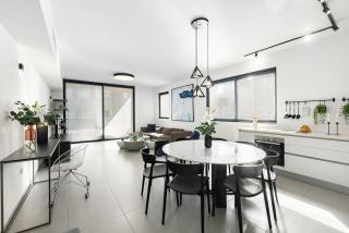 Stylish 2BR By the Beach - 0