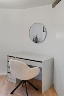 City apartment by the waterfall - 8