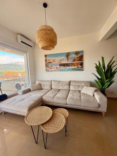 Beautiful Seaview Spacious two bedroom flat - 2