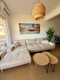 Beautiful Seaview Spacious two bedroom flat - 3